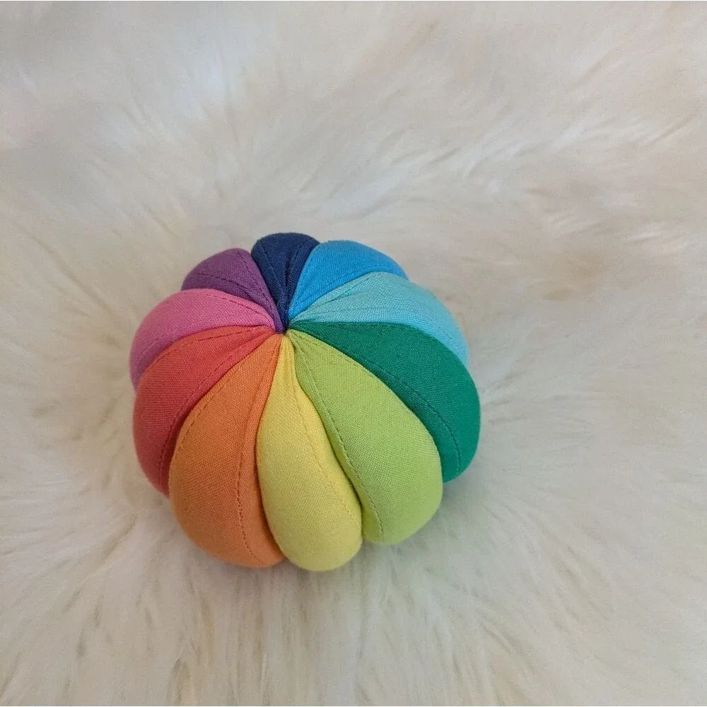 Lovevery 5-6 months The Senser Play Kit Colorful Rainbow Fabric Ball